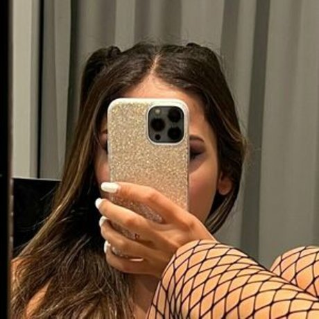 mervetaskin hermosa modelo galería