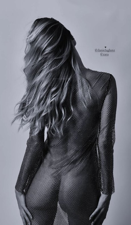 Swalina modelo atractivo archivo