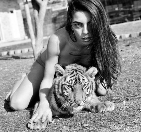 Didem Dinc bonita estrella porno imagen