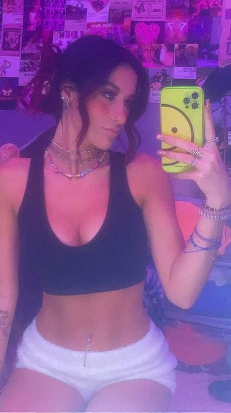 Savrainee desnudos estrella porno foto