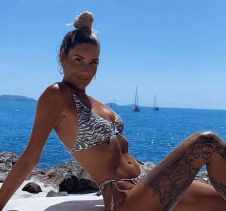 Roxan Hughes buena estrella porno galerías