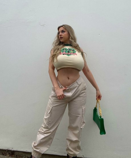 Amber R Brightman actriz desnuda archivo