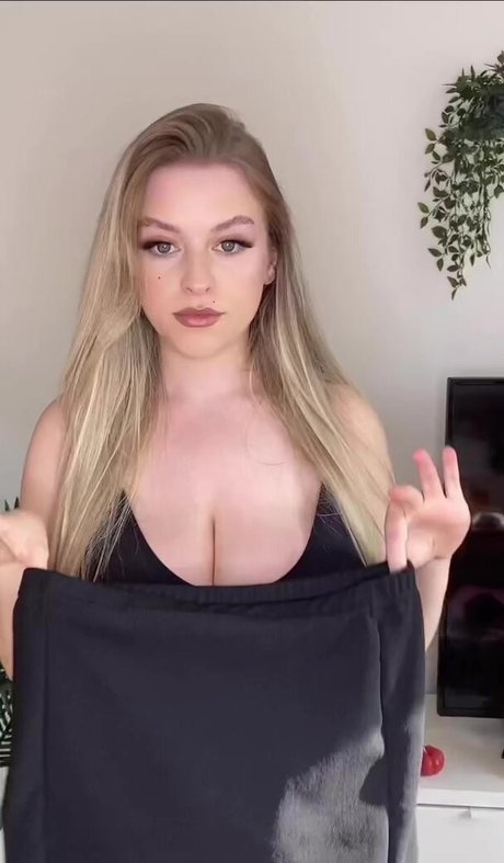 Amber R Brightman modelo adulto imagen