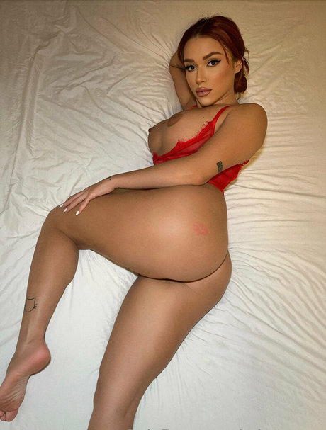 Mbenzyyy modelo agradable imágenes