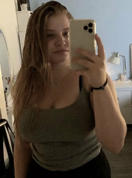 Aline Zwahlen modelo libre galerías