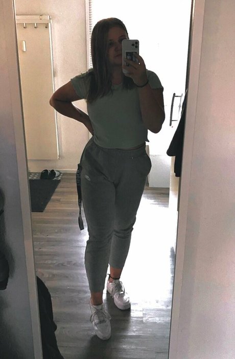 Aline Zwahlen estrella de alta definición imágenes