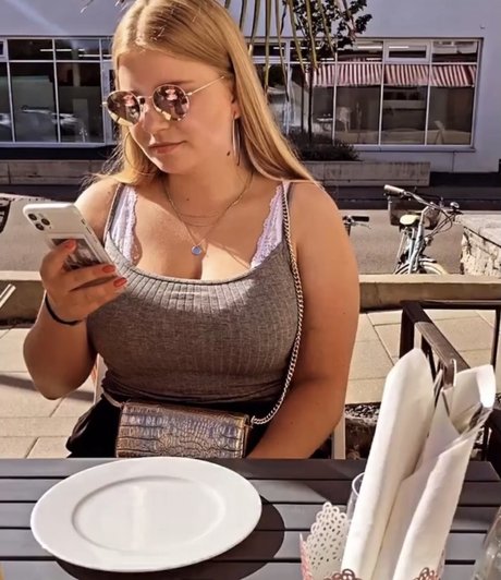 Aline Zwahlen modelo hd imagen