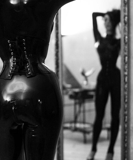 Lady Mephista bonita estrella porno imagen