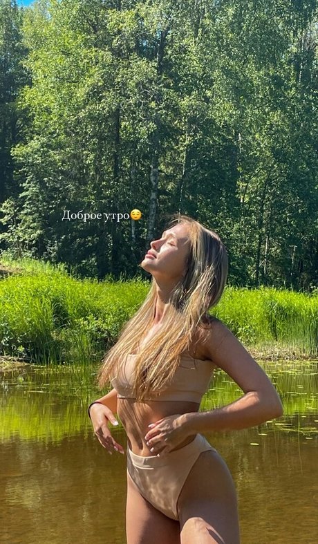 Daria savinaaa bonita estrella porno archivo