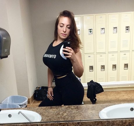 Sydney Martichuski xxx estrella porno imágenes