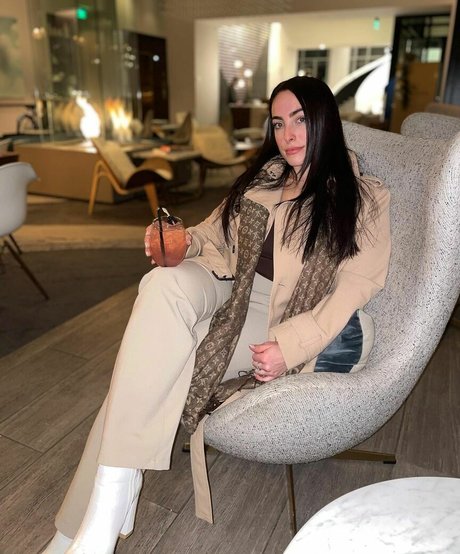 Sydney Martichuski modelo adulto archivo