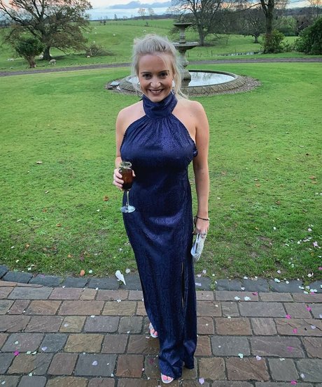 ducha al aire libre onlyfans arte erótico archivo