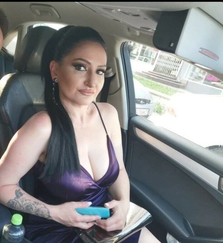 Maja Serafimoska estrella porno atractiva galería