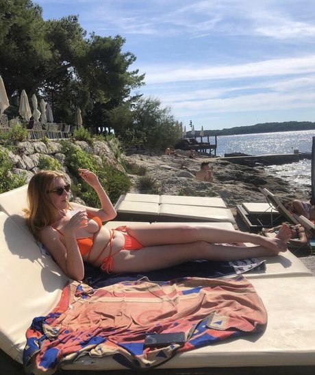 Sillygingervegan desnudos estrella foto