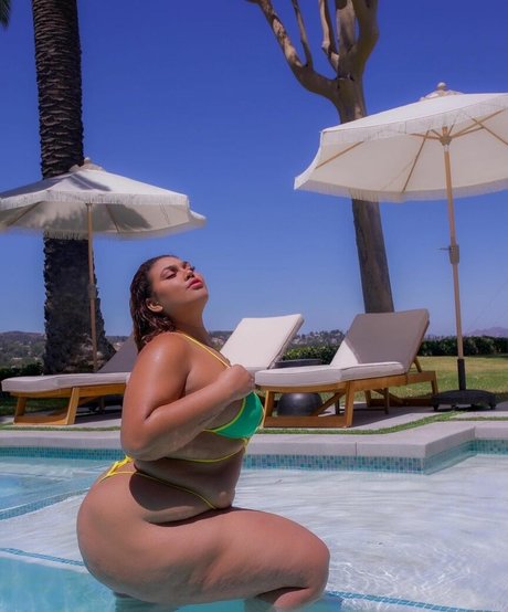 Alexus Danisha estrella porno en alta definición imágenes