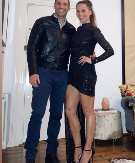 Amanda Byram estrella porno galerías