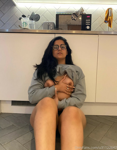 Mel Farahmand actriz desnuda imágenes