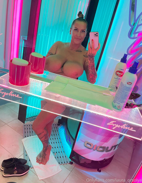 Laura Orsolya modelo gratis galería