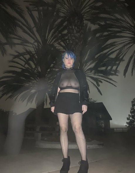 TheBlueHexxx linda estrella galerías