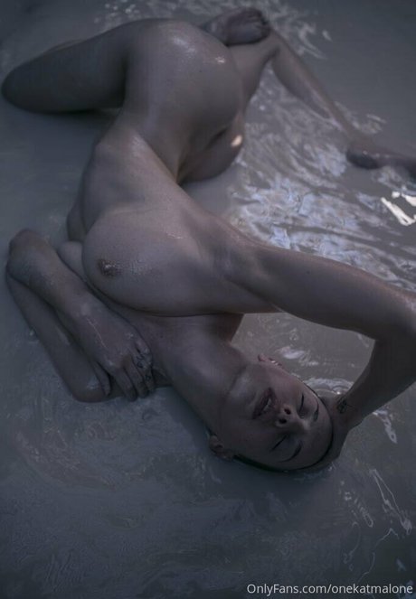 Kat Malone estrella desnuda archivo