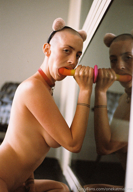 Kat Malone modelo xxx archivo