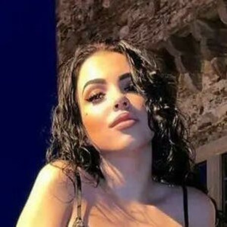 Nikybilusic hermosa modelo imagen