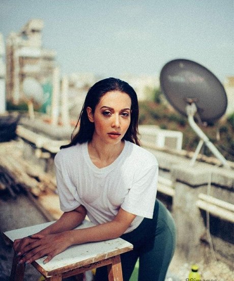 Aahana Kumra estrella superior foto