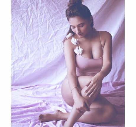 Desi NRI modelo desnuda galería