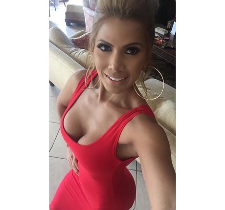 chica árabe onlyfans desnudo caliente foto