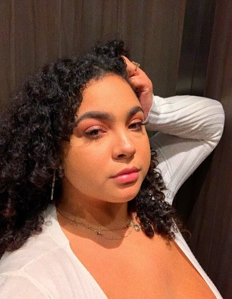 Deanelizyunes bonita modelo galería