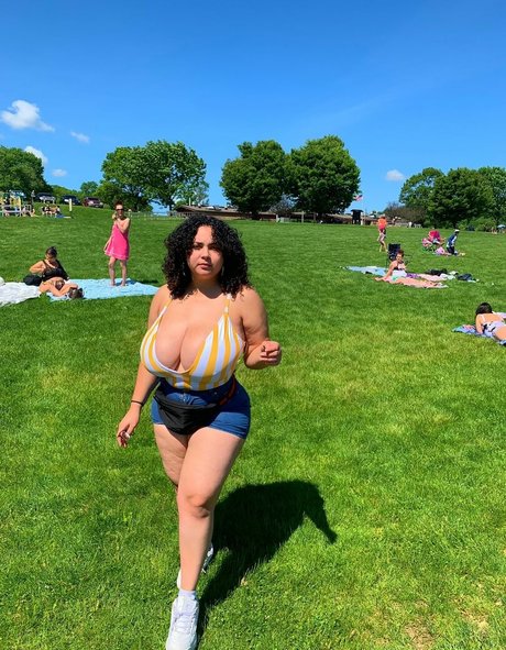 Deanelizyunes bonita actriz fotos