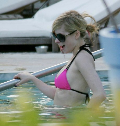 Avril Levigne estrella superior imágenes