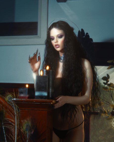 Emma Karla Peet actriz libre foto