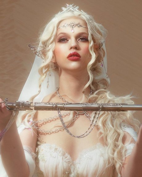 Emma Karla Peet actriz caliente imágenes