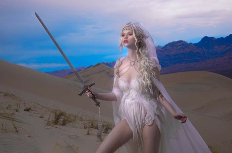 Emma Karla Peet actriz desnuda fotos