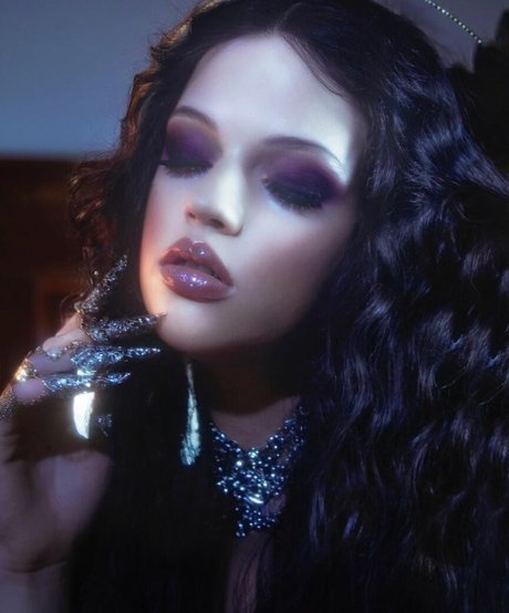 Emma Karla Peet actriz de alta definición imagen