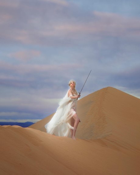 Emma Karla Peet modelo caliente imagen