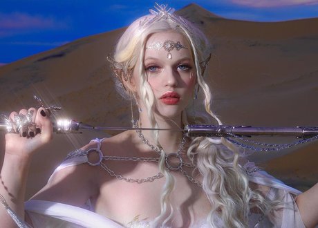 Emma Karla Peet actriz erótica foto