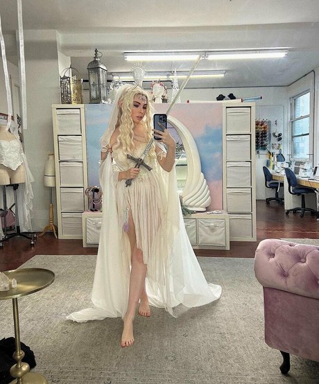 Emma Karla Peet hermosa modelo imagen