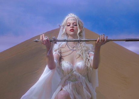 Emma Karla Peet modelo erótico foto