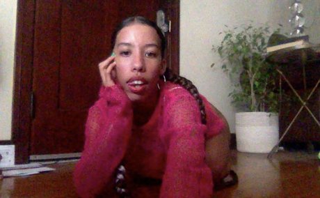 MeelahNaomi modelo erótico imagen