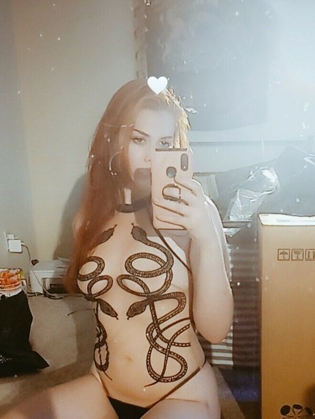 SmokeAndSomno modelo galerías