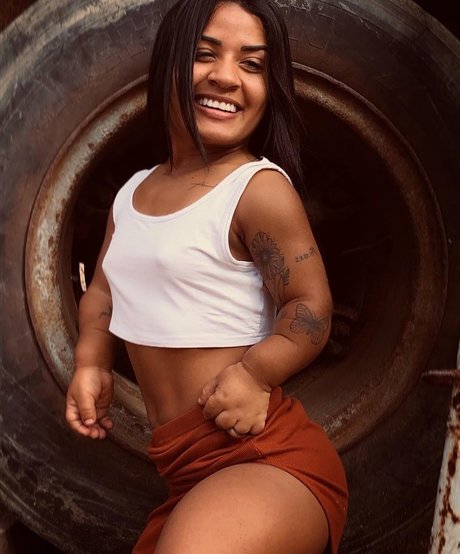 Dayanne Gomes modelo porno foto