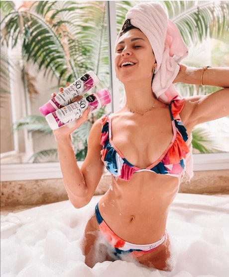 Yasmin Castilho modelo desnudos imagen