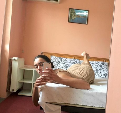 Ivana S_ actriz de arte foto