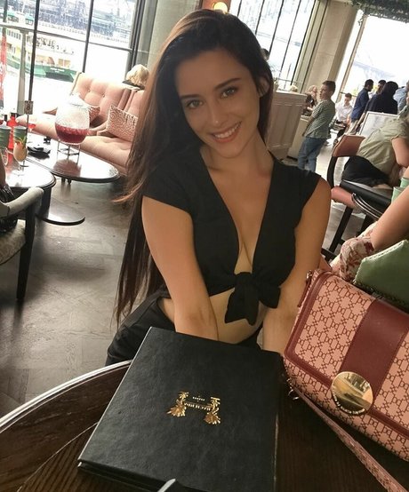 ASMR With Allie modelo bonita fotos