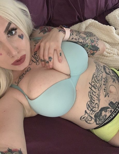 Courtdaplug desnudos de estrellas porno foto