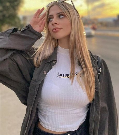 Dimitra Menegatou modelo libre archivo