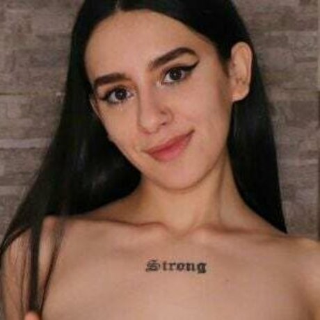 Veggie ASMR actriz desnuda galería