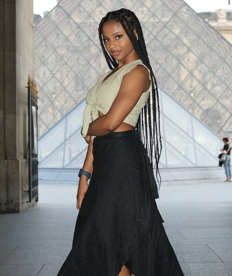 Saffronnn modelo adulto imágenes